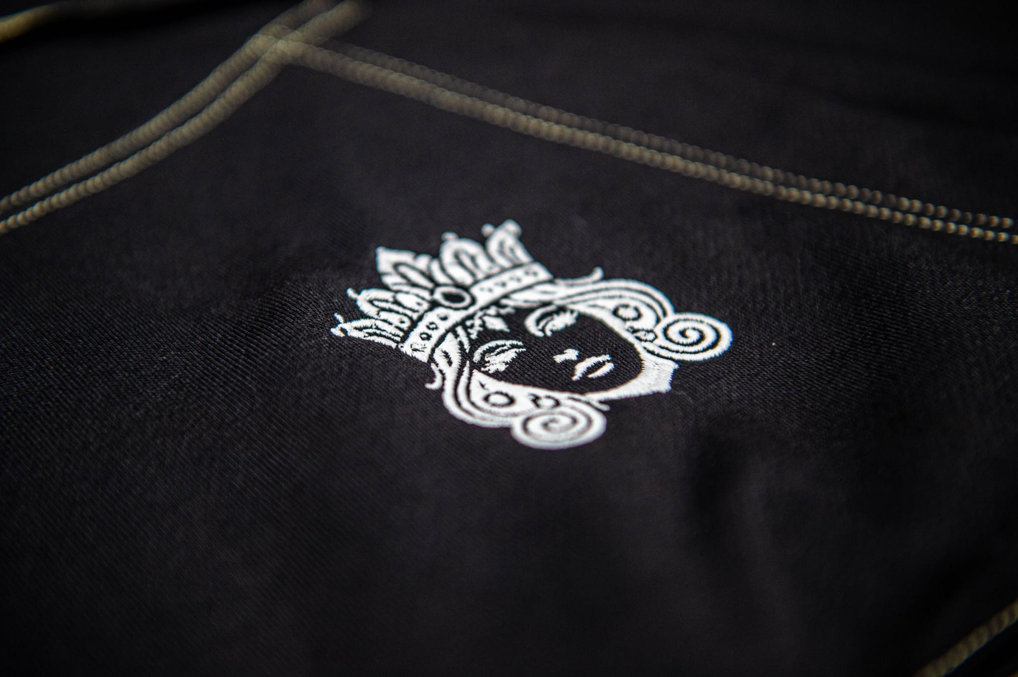 The Queen Hoodie UNISEX - Image 2