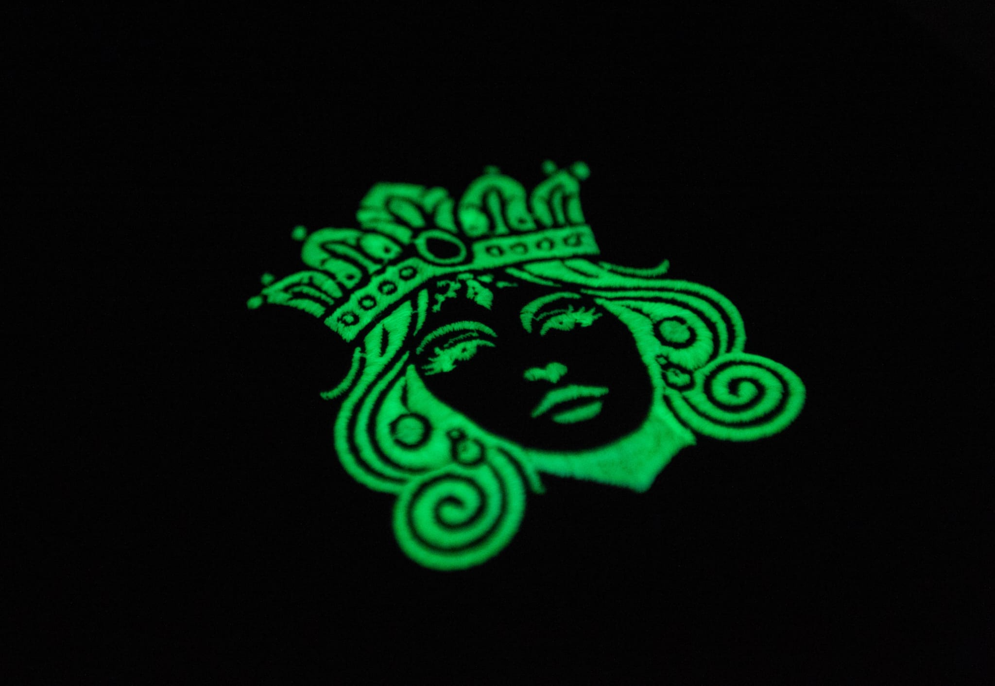 The Queen Hoodie UNISEX - Image 6